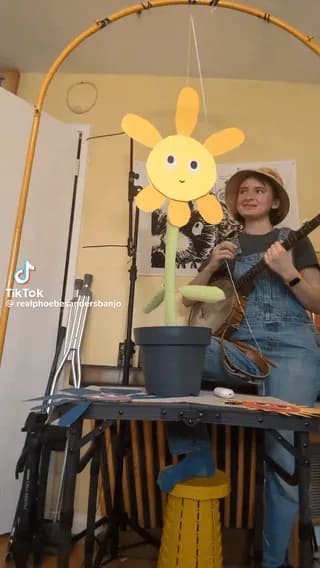 Dancing sunflower Pebby