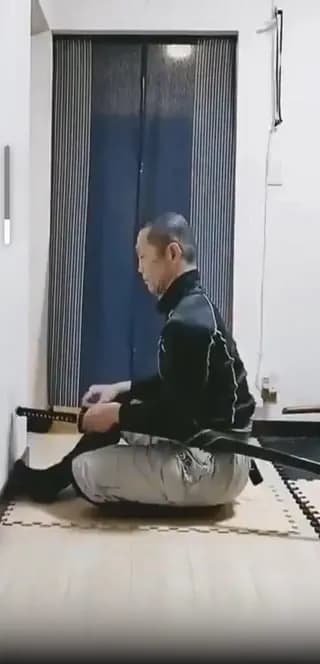 Drawing a sword in a tight space