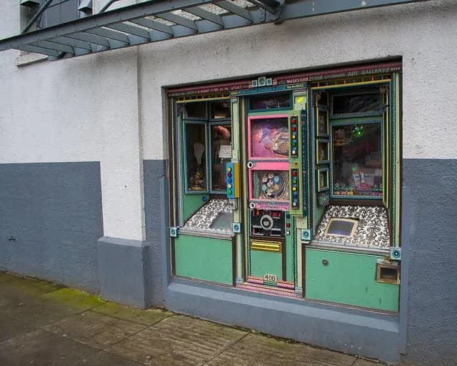 TIL from 1994 to 2002, there was a strange art installation in Portland, Oregon called the "24 Hour Church of Elvis" containing assorted 70s pop culture memorabilia. The "church" would perform real, l