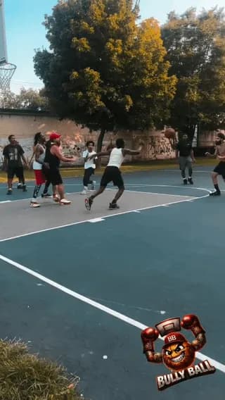 A street hooper with an interesting style of shooting.
