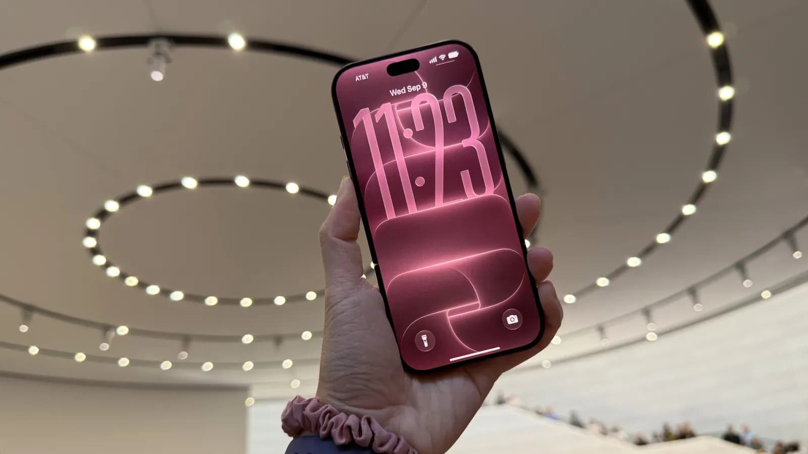iPhone 18 Pro hands-on: Variable aperture and stunning new colors - Engadget