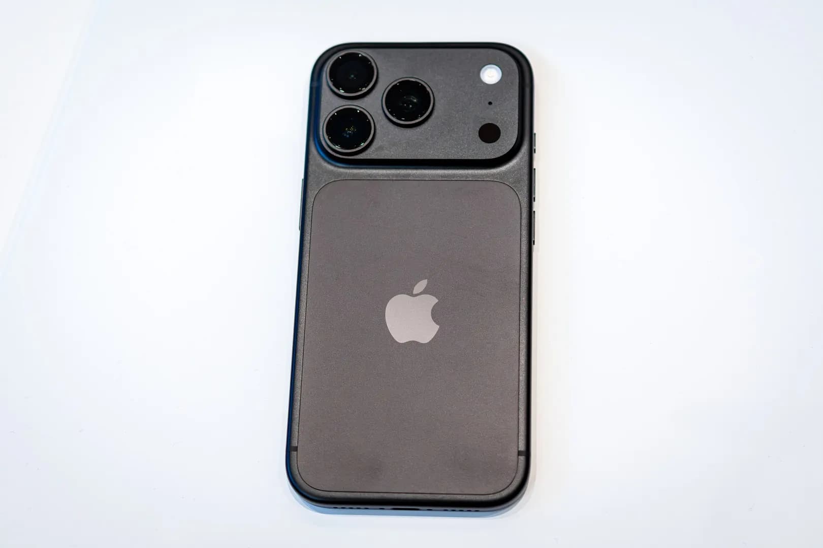 The black iPhone Pro returns