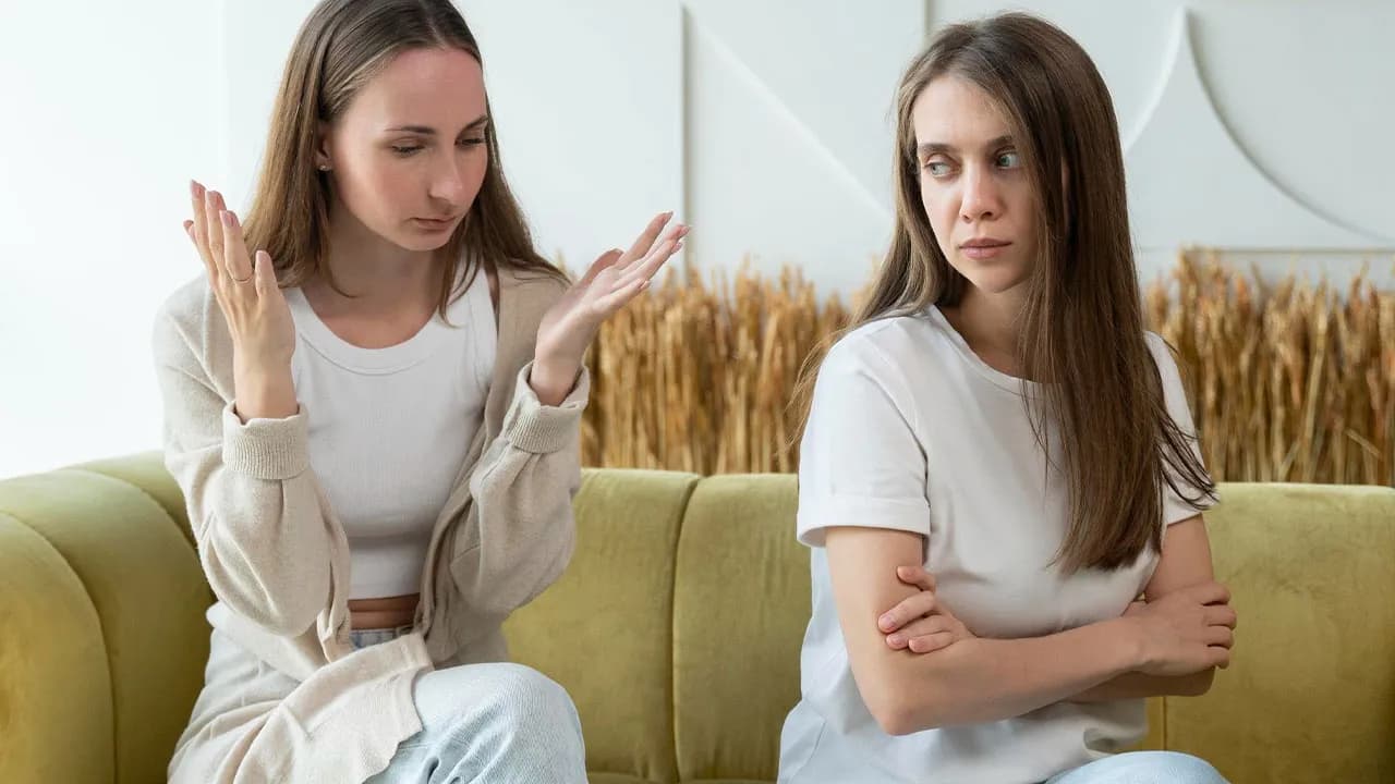 Woman Dumps Four Different Men At Bestie’s Apartment, Mad When Her Breakup Spot Gets Shut Down
