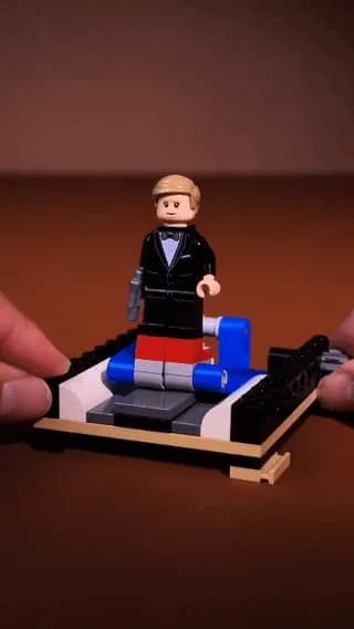This James Bond intro Lego build