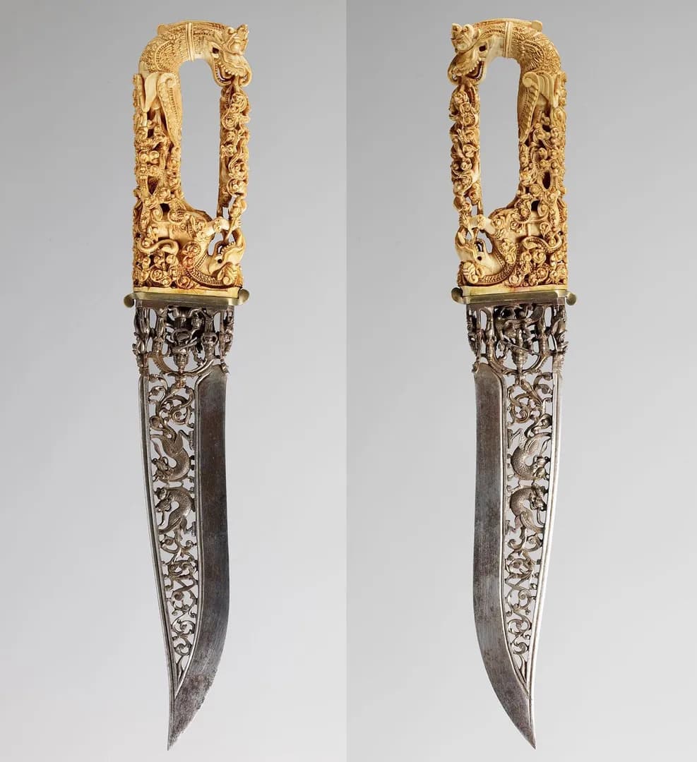 Indian dagger with openwork blade and carved ivory handle from Madurai, 1600s.