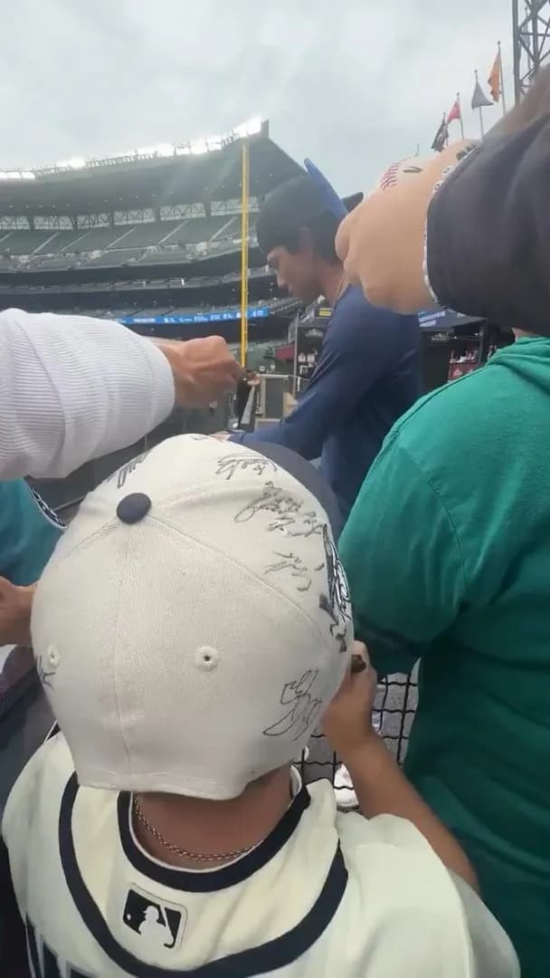 Bryan Woo Pulled A Kid Out Of The Crowd And Let Him Toss A Couple Pitches In The Bullpen