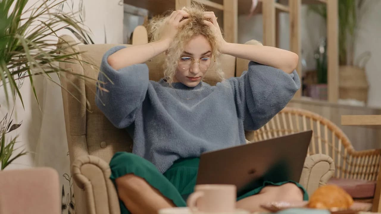 Online Stalker Freaks Out After Woman “Steals” Her Fictional Boyfriend