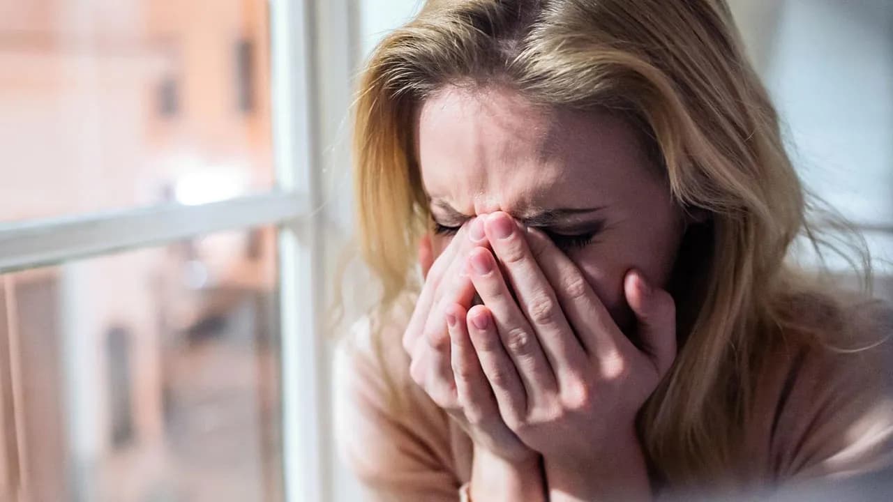 Neighbors Ignore Woman’s Warnings About Their Dogs, Learn She’s Not So Sweet After They Attack Her Cat
