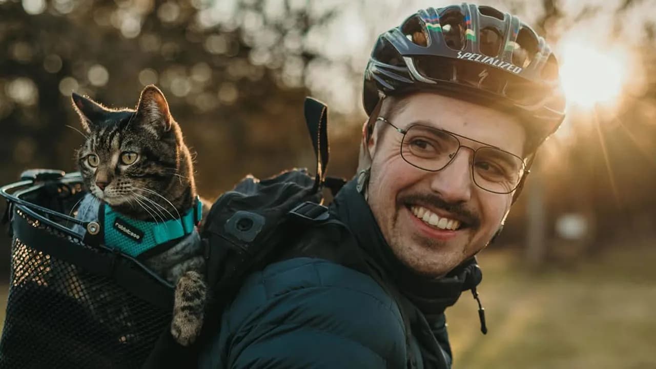 This Owner Brings His Cat Everywhere And They Go On All Kinds Of Crazy Adventures Together (33 New Pics)