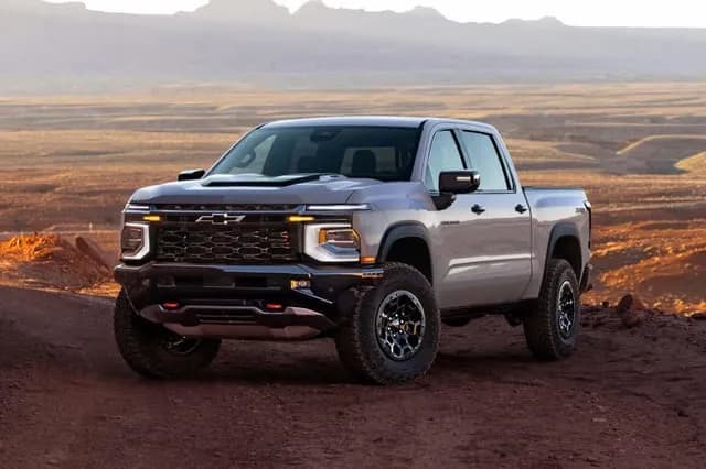 GM's New V8 Trucks Ditch Oil Dipstick for Digital Gauge