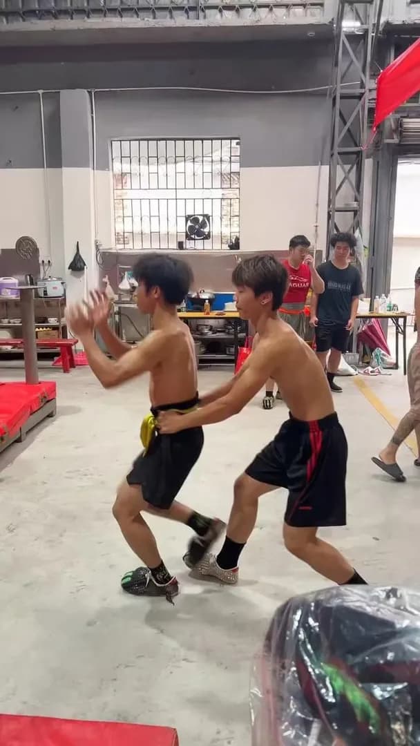 Lion Dance trainees with absolutely impressive spatial awareness and muscle memory!