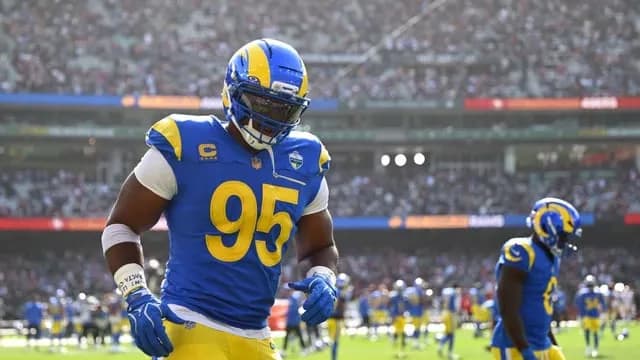 Sources: Rams' Myles Garrett to have knee surgery, headed to IR