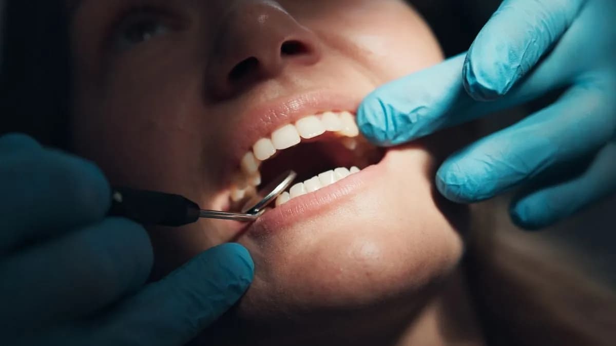 Bleeding Gums Linked to 61% Higher Alzheimer's Risk in 10-Year Study