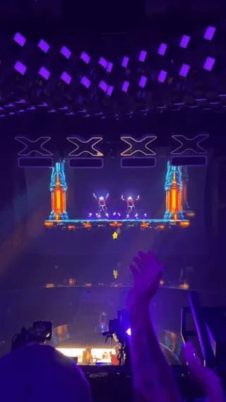 Very creative with stage setup