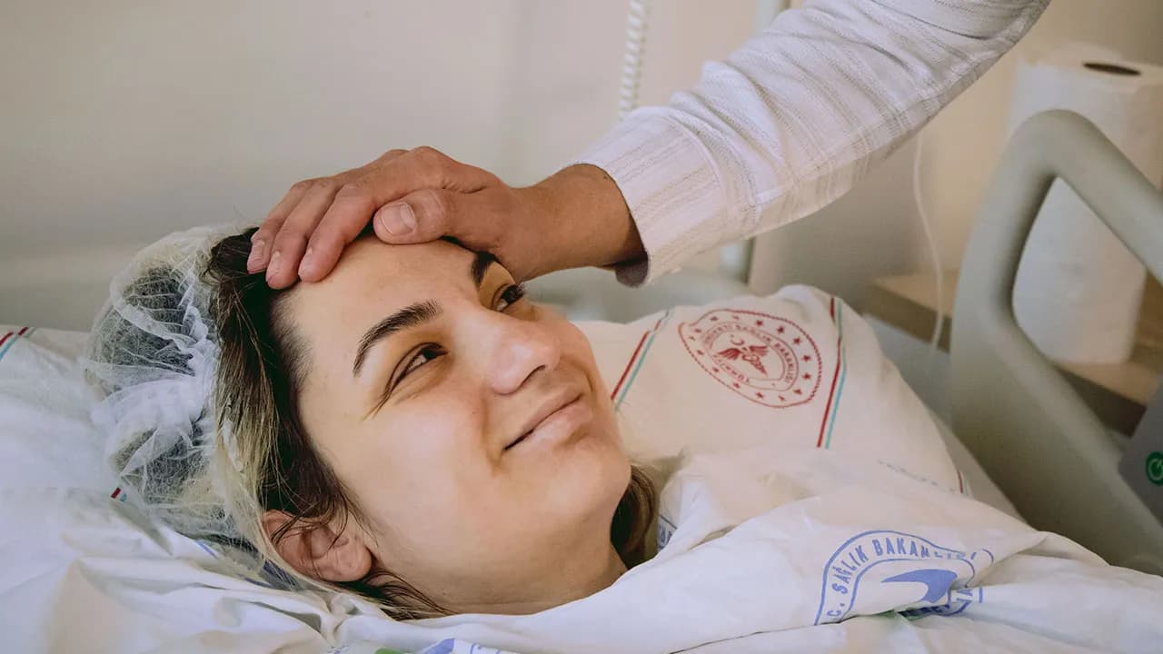 Anesthesiologists Spill The Tea On 75 Of The Most Bizarre Things People Said Under Medication