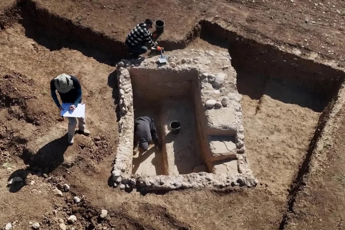 2,000-year-old "ritual bath" weighing 25 tons pulled from the ground completely intact