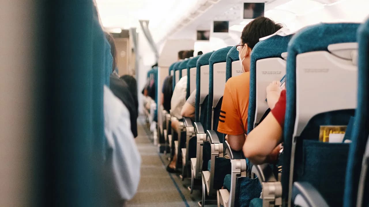 45 Pure Nightmare Seatmate Stories From People Who Completely Lost The Airline Seating Lottery