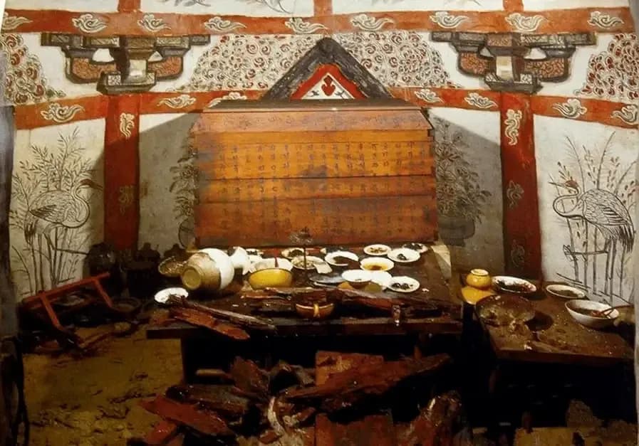 What people in China ate 1093 - chestnut, betal nut, pear, raisin, beans and bread, all found on the table inside a tomb. No meat since the buried man was a buddhist