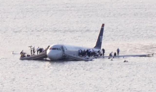 TIL that since the “miracle on the Hudson” water landing by Captain Sullenberger 70,000+ geese have been killed in the NYC area to prevent future bird strikes.