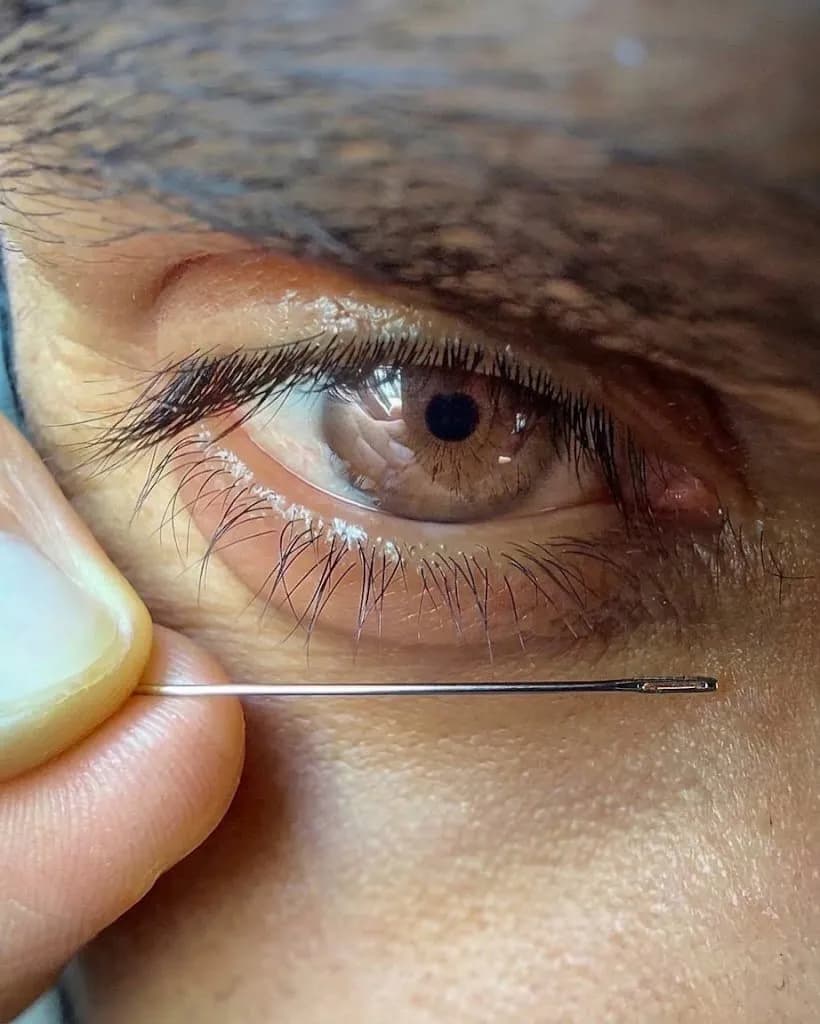 Artist creates sculpture of the Last Supper inside the eye of a needle.