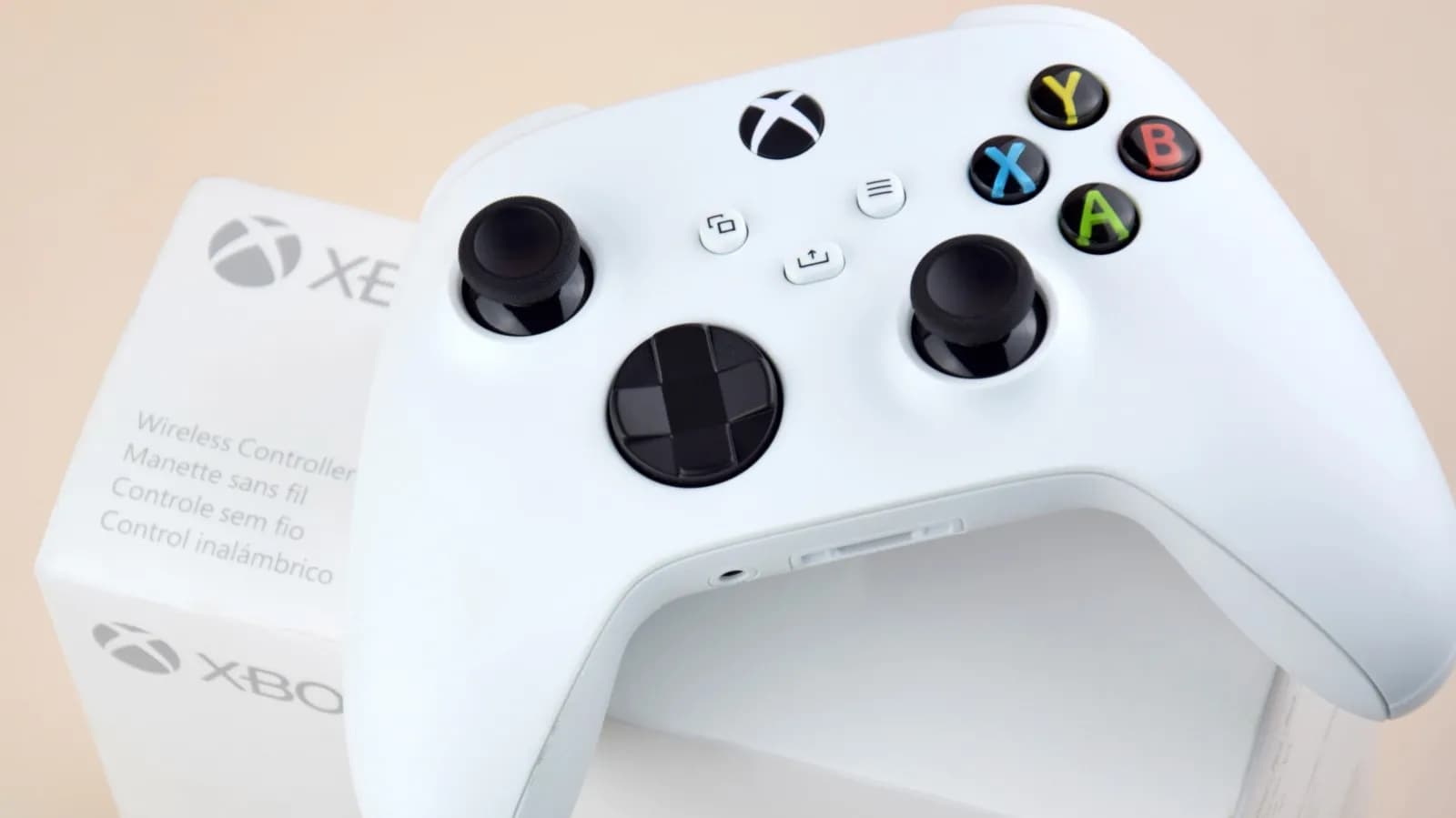 The pros and cons of using wired vs. wireless Xbox controllers - Engadget