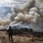 Forest fire threatens tourist town in Colombian Andes