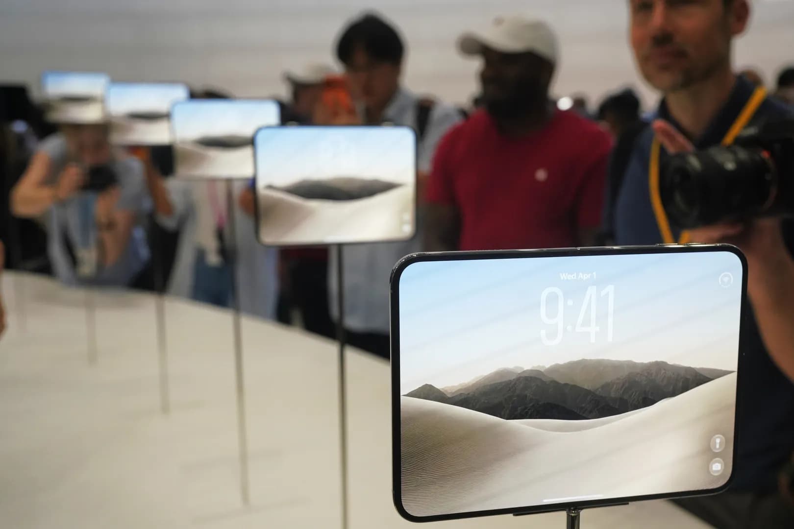 iPhone Duo wallpapers: How to download them now