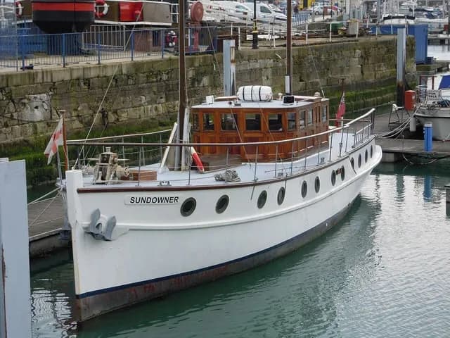 TIL that Charles Lightoller, a Titanic survivor, took his 58-foot yacht to Dunkirk in 1940 and rescued 130 men during the desperate evacuation back to England.