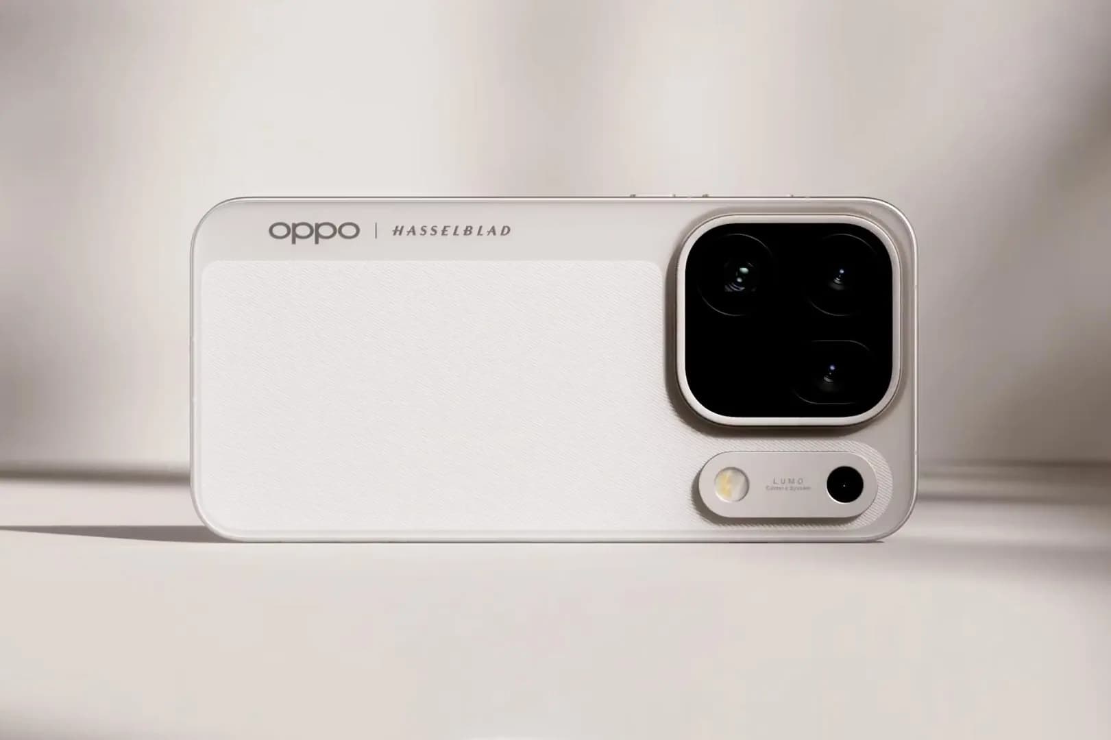 Oppo’s new phone is the first with three 200-megapixel cameras