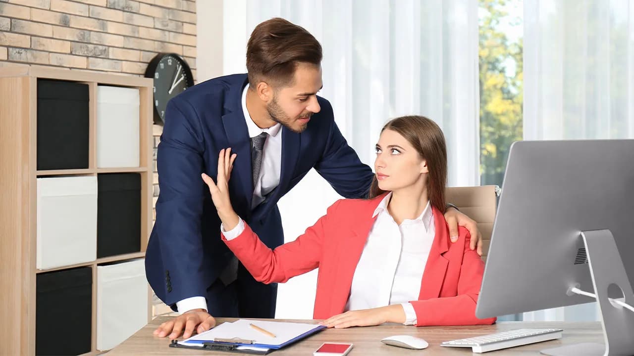 Creepy Coworker Won’t Take A Hint, Takes It Way Too Far In The Office Kitchen