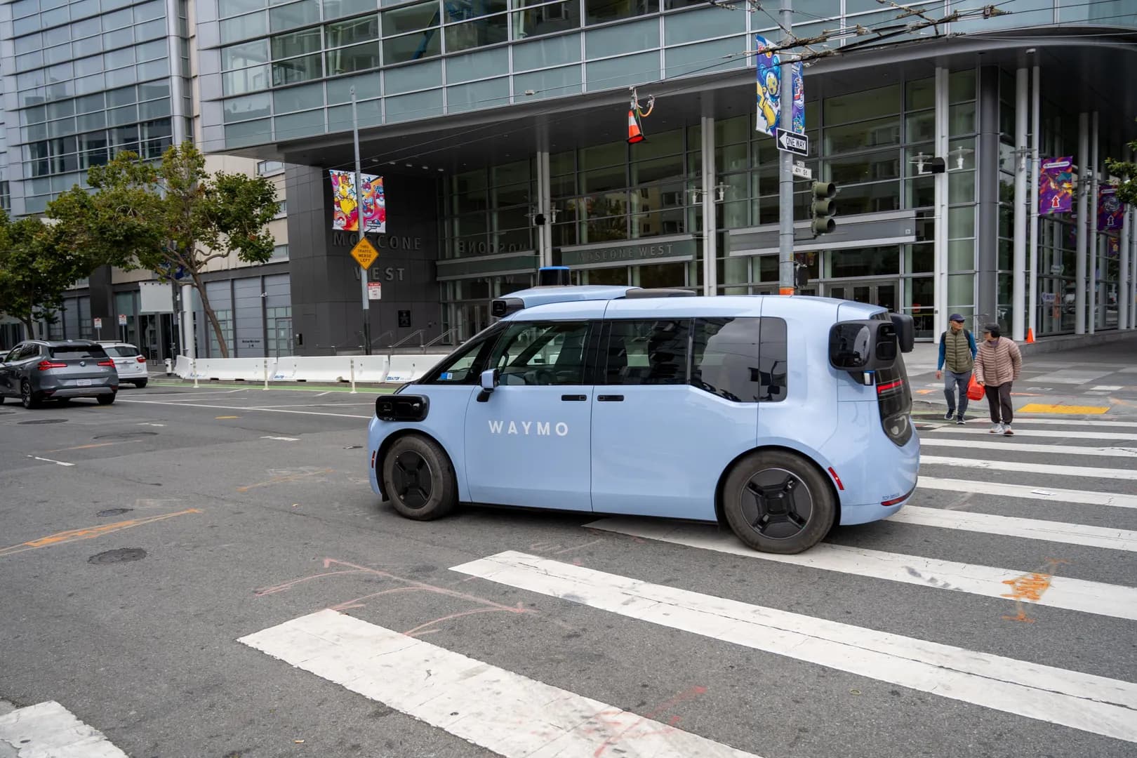 Waymo is offering transit discounts again, this time with Visa