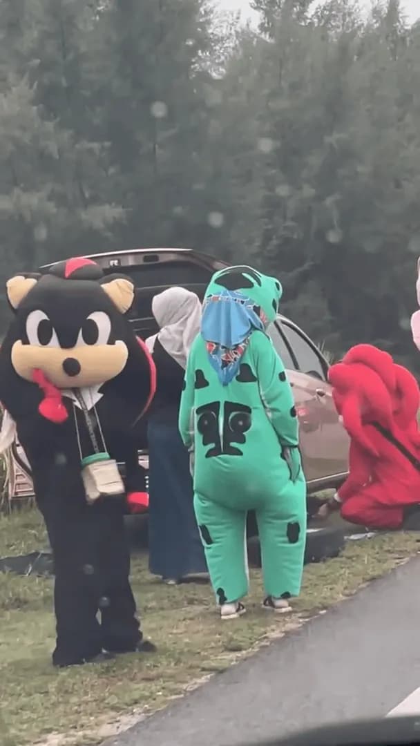 People in costumes went and helped stranded motorists to change their car tyre.
