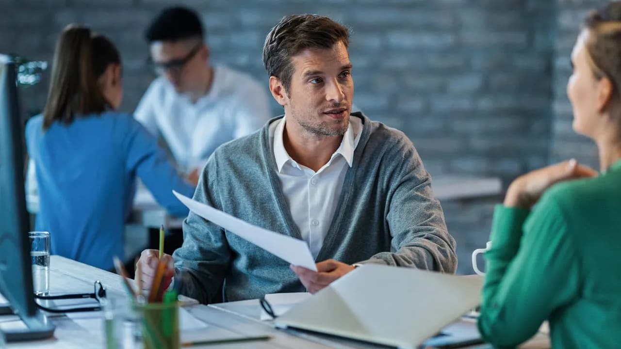 Professionals Who “Read” People For A Living Reveal 60 Behaviors That Tell Them Everything They Need To Know