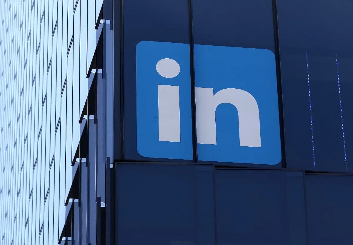 LinkedIn adds new tools to fight fake profiles and bogus work histories | TechCrunch