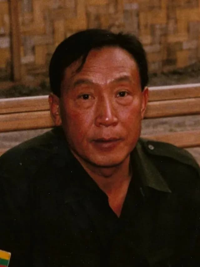 TIL about Khun Sa, a powerful Burmese drug lord, who was the main heroin producer 1976-1996 and had an army of up to 30k men. In 1988 he offered to sell his entire stock of heroin to Australian govern