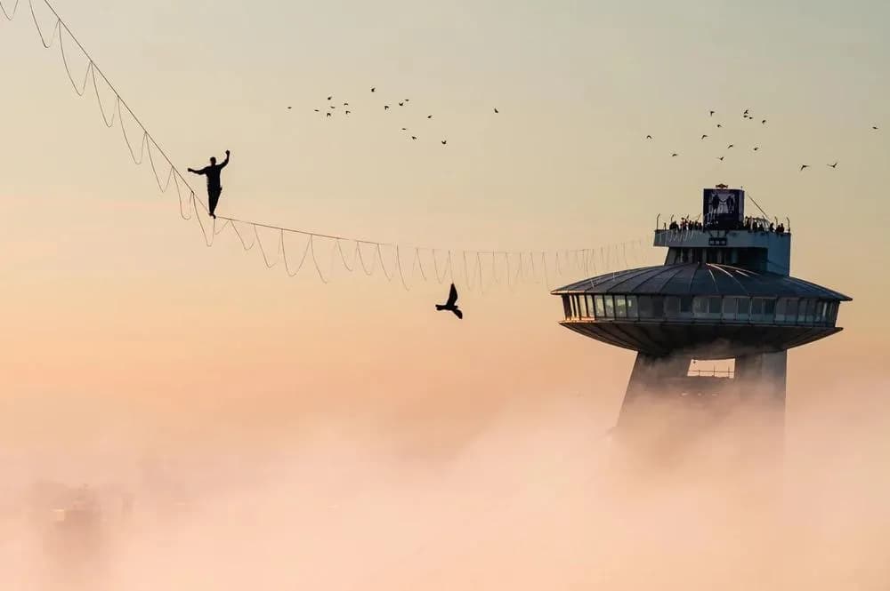 Estonian slackliner Jaan Roose sets World Record by walking 14.7 km in 12 hours (Bratislava, Slovakia). Photos by @kovop