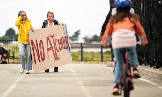 Nearly 1,900 U.S. Public Schools Within a Mile of a Data Center /// Research shows lower math scores among students attending schools nearby.