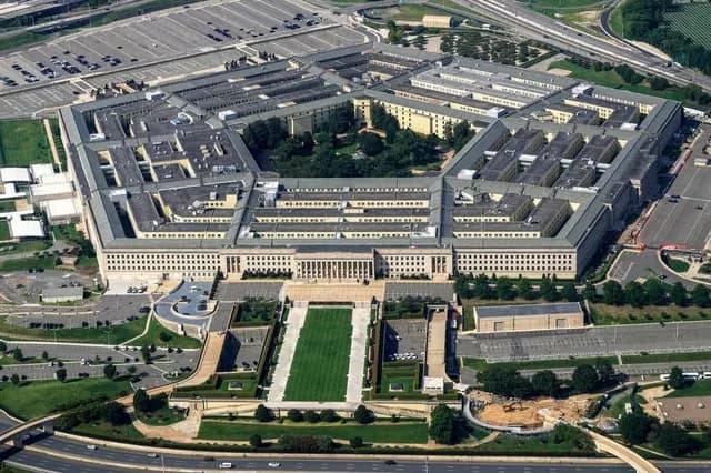 Armed robots are on the horizon, as Silicon Valley pitches new military tech