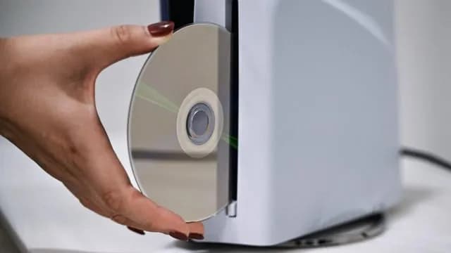 'They're Really Not Reversing This' โ PlayStation 5 Consoles Now Come With Warning Sticker Telling Players That Physical Game Production Will End