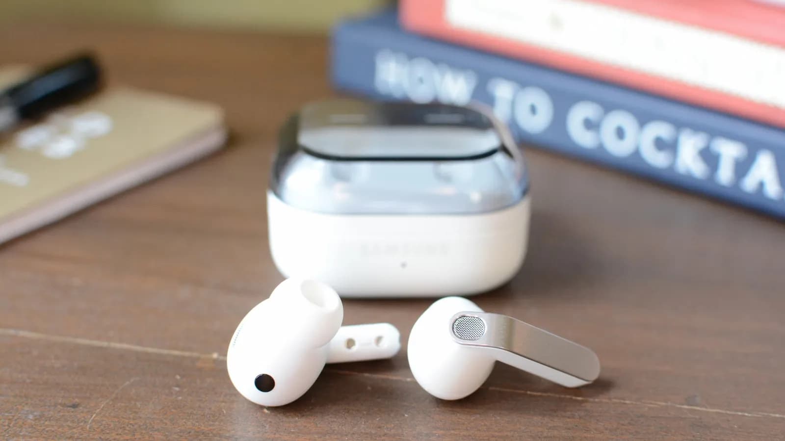 Samsung says a hearing aid feature is coming to Galaxy Buds later this year - Engadget