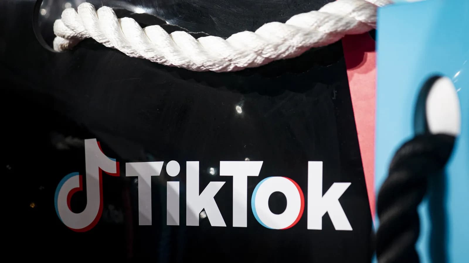 Government workers can officially waste time scrolling TikTok again - Engadget