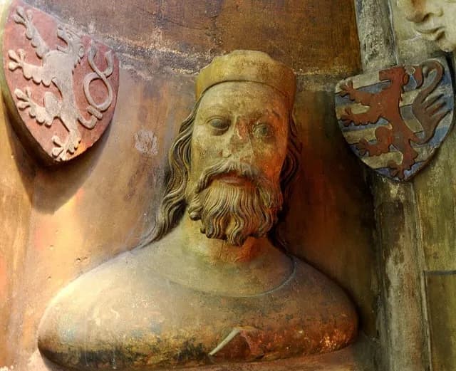 TIL during the Battle of Crécy in 1346, the completely blind King John of Bohemia insisted on fighting and ordered his knights to tie their horses to his so he could swing his sword, resulting in his