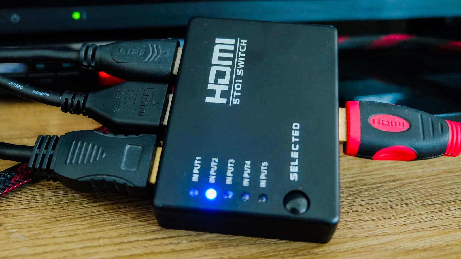 HDMI splitter vs. HDMI switch: How are they different? - Engadget