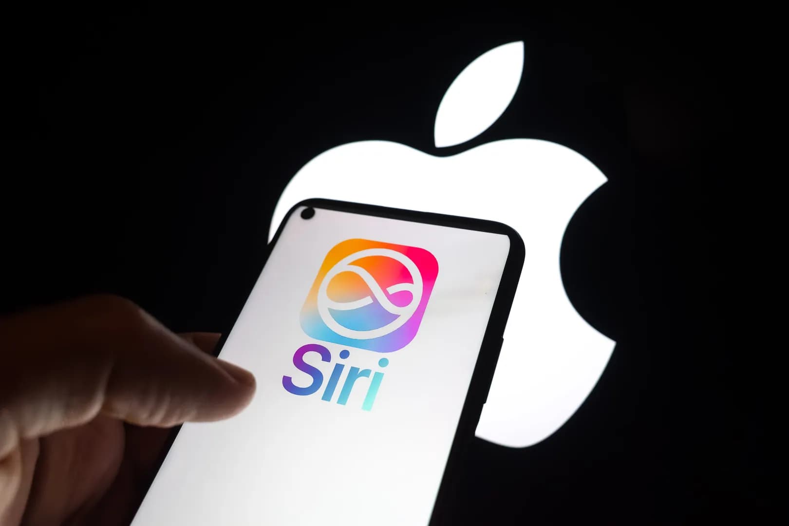 Apple seeks publisher deals to improve Siri AI