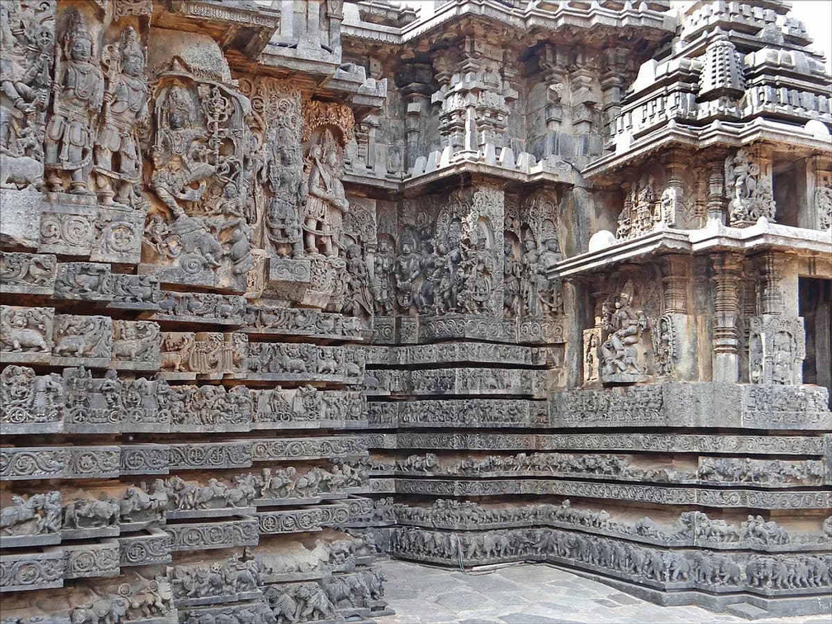 The level of maximalist details on the carvings and architecture of Hoysaleswara Temple