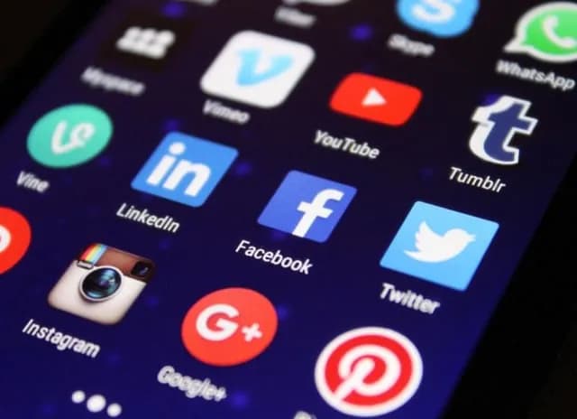 Digital amnesia. Taking screenshots makes you more likely to forget information. Many of us take more photos and screenshots than we can use — around 20 photos a day, with around 2,000 photos stored o