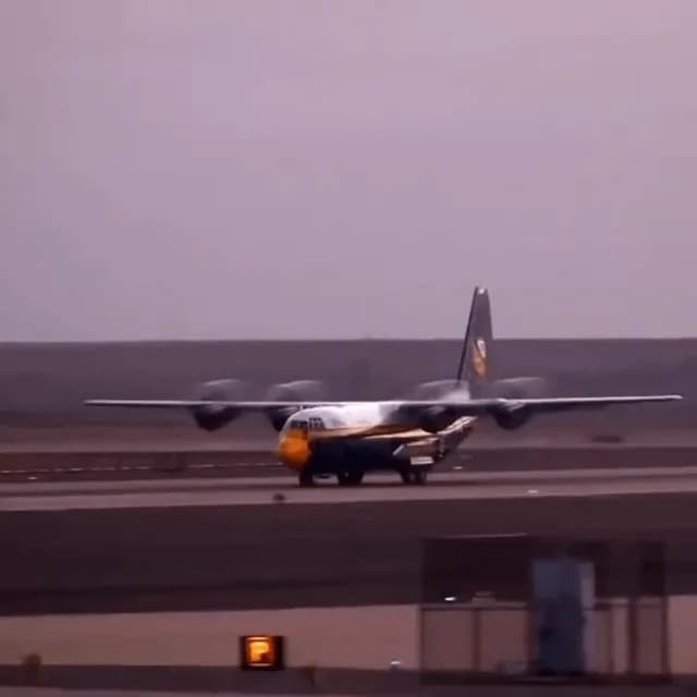 Fast takeoff using the Blue Angels C-130 rocket In this way, you can take off at short airfields in the mountains and on small islands.