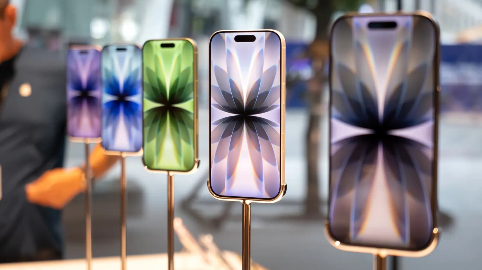 Apple Upgrade vs. Verizon deals: which saves you the most money on an iPhone? - Engadget