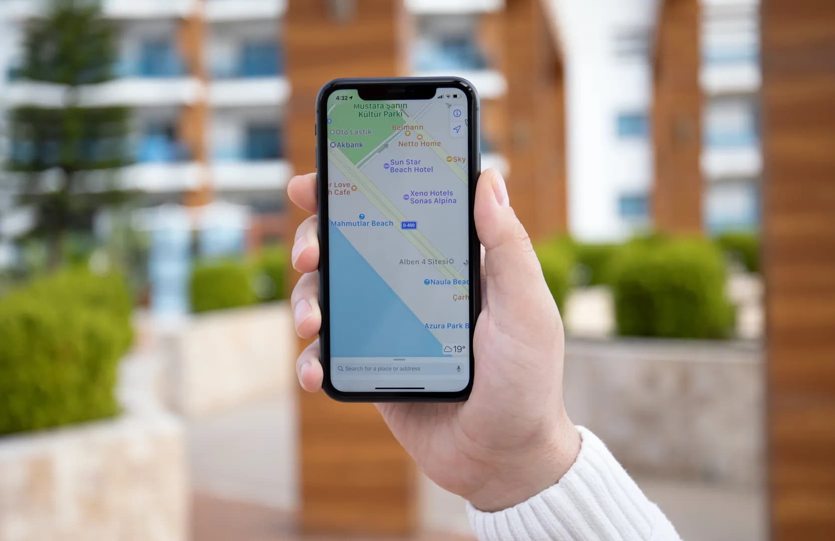 Apple Maps has ads now, and thereās no way to turn them off