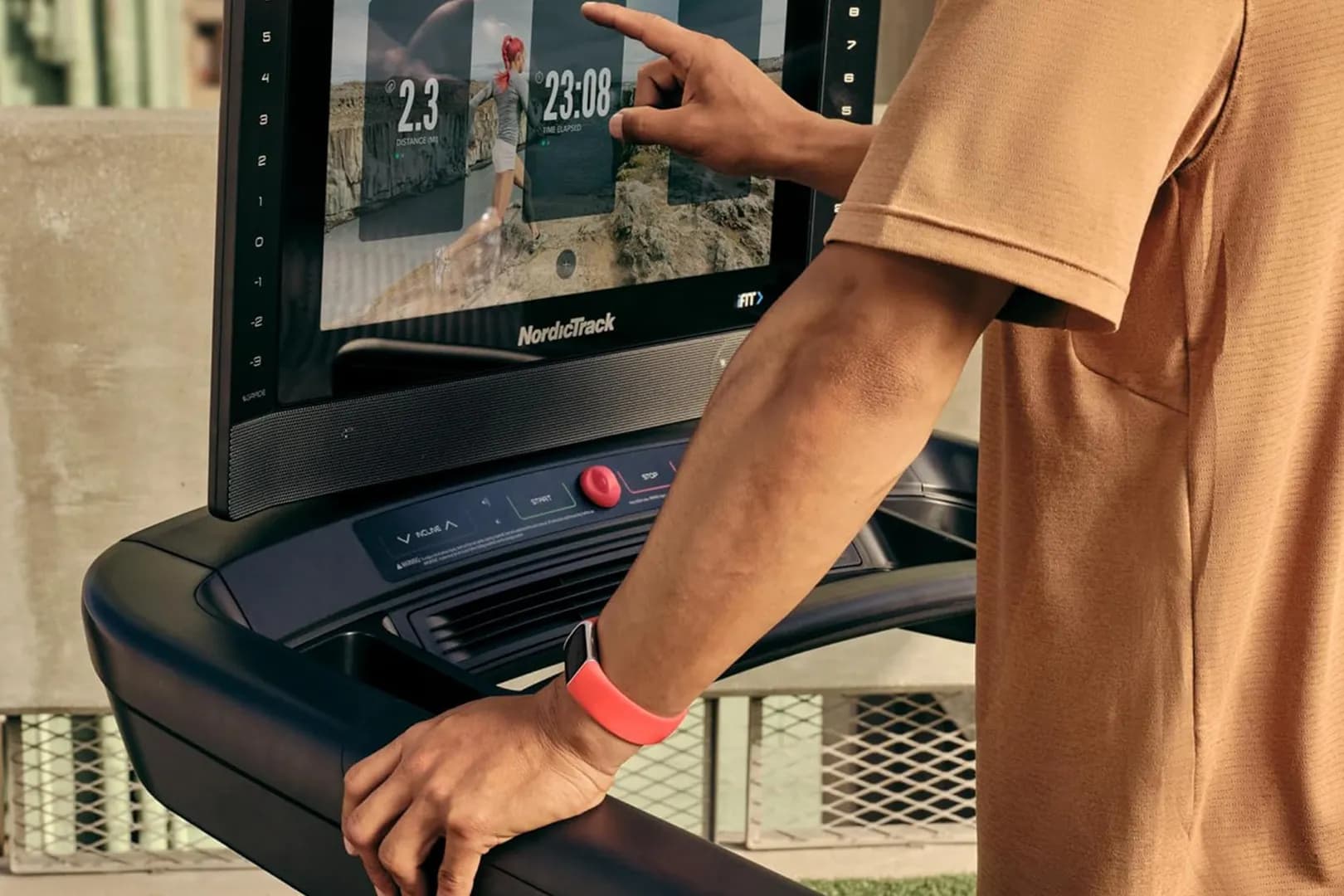 Get the Fitbit that shares heart rate info with gym equipment while it’s just $135
